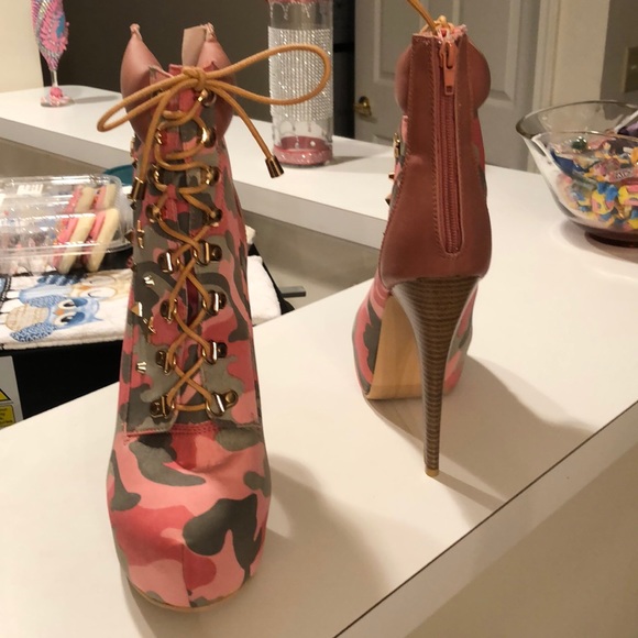 Shoes - Picture 2 of 3